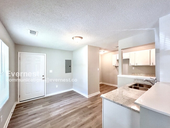 Building Photo - 3727 Kerwin Dr