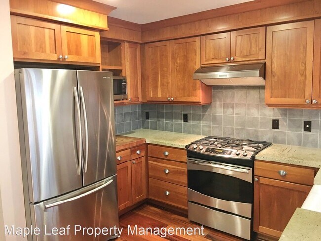Building Photo - 3 br, 2.5 bath House - 8014 Ashworth Ave N