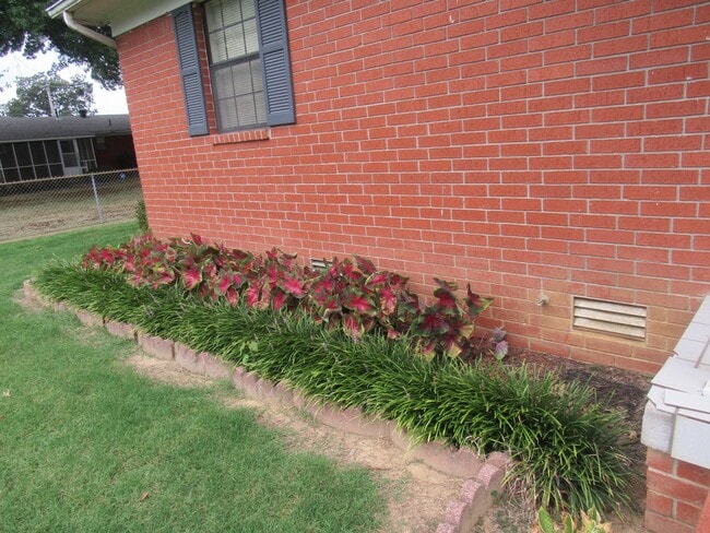 Foto del edificio - Questions call Peggy Goodman 501 676 1758