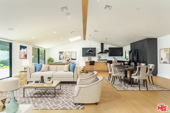 Foto del edificio - 16240 Dickens St