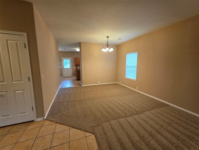 Building Photo - 915 Butterfly Ln