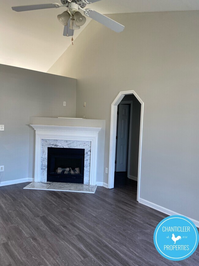 Foto del edificio - 1221 Topping Ln