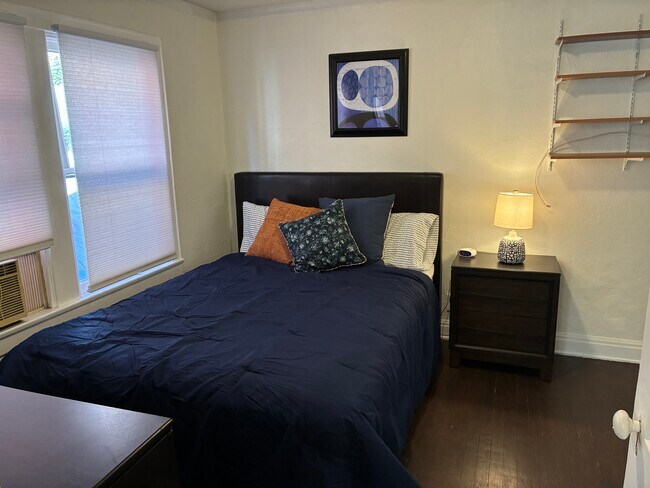Dormitorio - 3455 Plata St