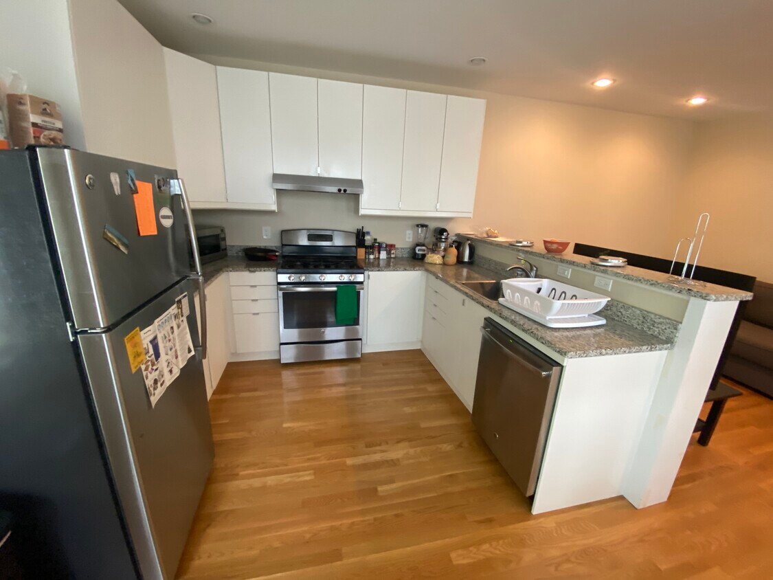 Foto principal - 739 Somerville Ave