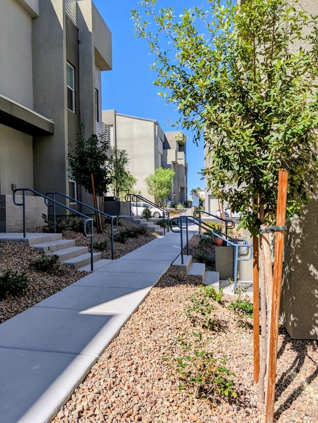 Building Photo - 1157 Blossom Point St