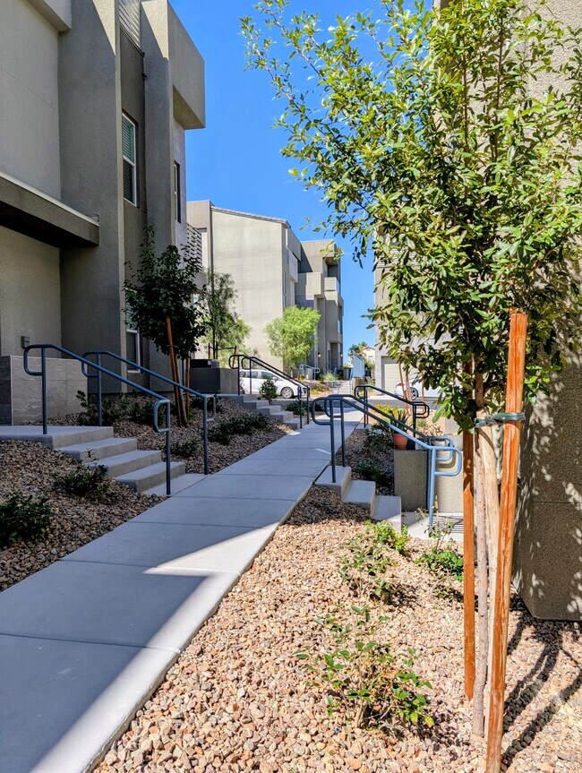 Foto del edificio - 1157 Blossom Point St