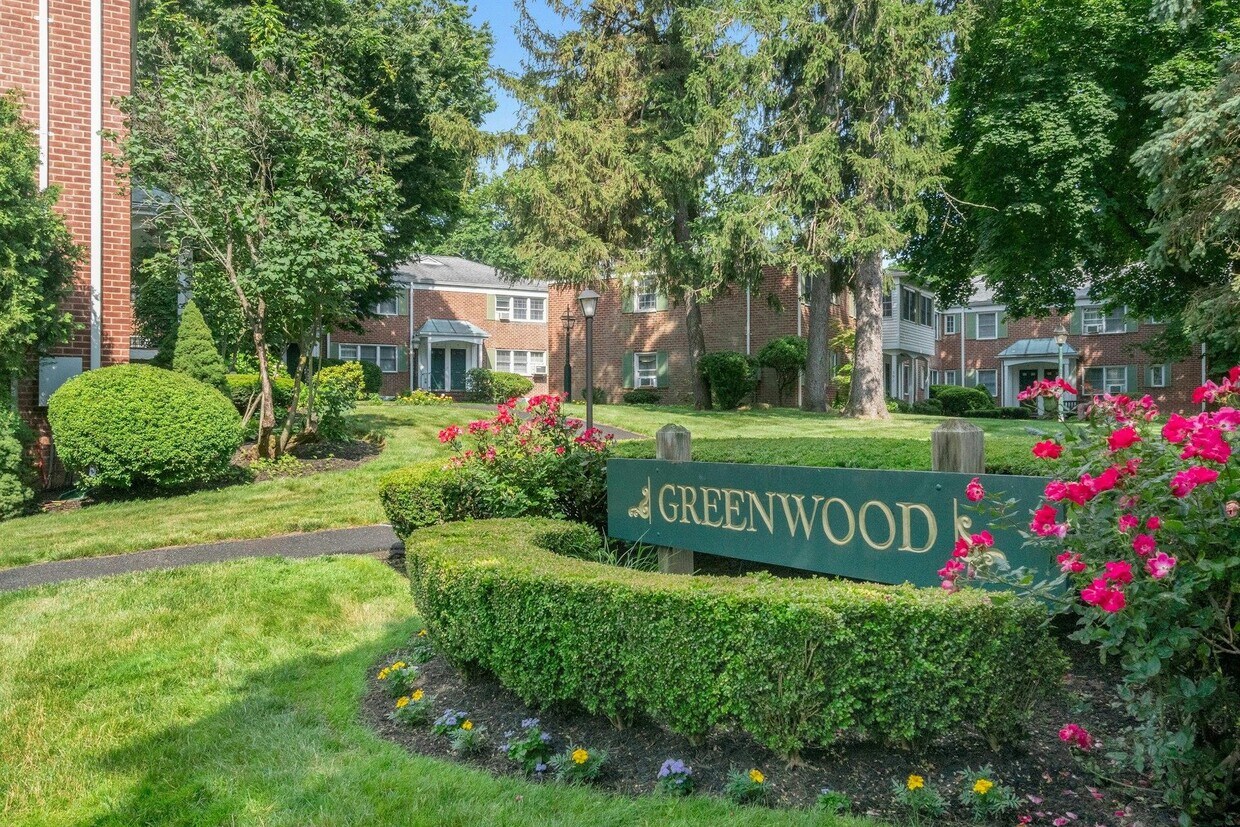 Foto principal - 580 Bedford Rd