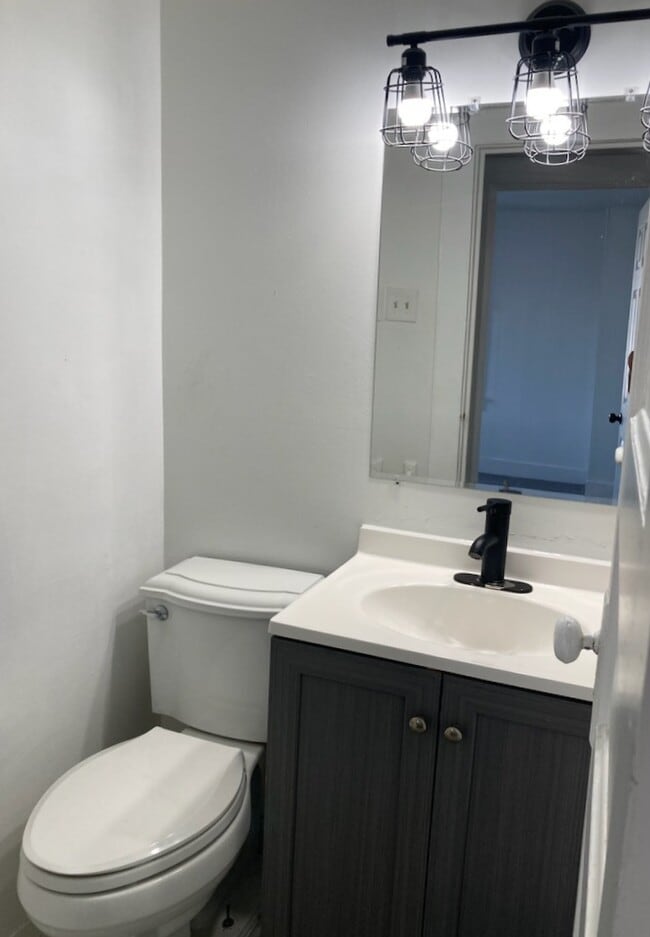 Foto del edificio - 65 1/2 E. Stevens St.-