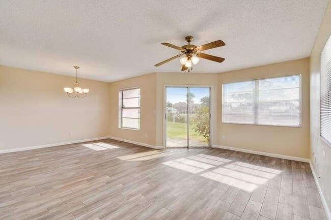 Building Photo - 1475 Lake Mango Way