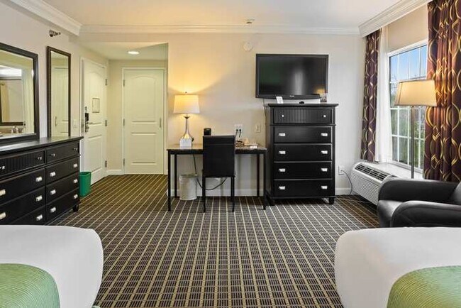 Building Photo - Serene stay with amenities & breakfast bar