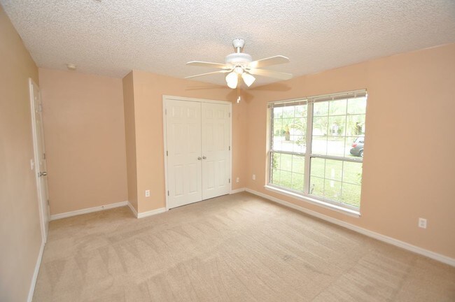 Building Photo - 68 Esperanto Dr