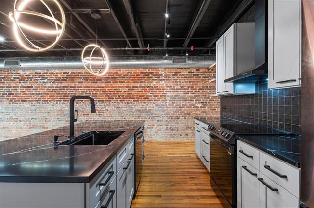 Foto del edificio - 330 W Lamar St