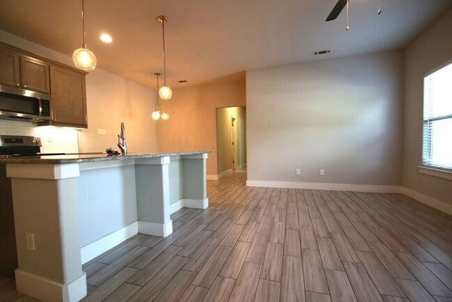 Foto del edificio - COMING SOON! Modern 3BR/2BA Duplex with 2-Car Garage & Fenced Yard — Fort Worth, TX | Pet Friendly