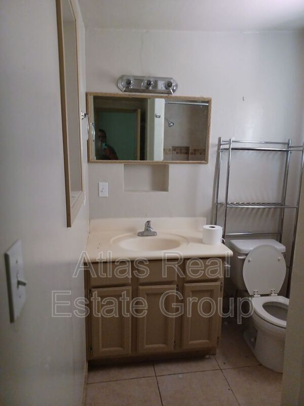 Foto del edificio - 2734 N Martin Ave