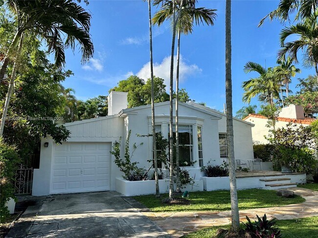 Foto del edificio - 725 NE 73rd St
