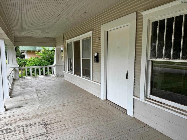 Building Photo - 1705 Pearl Ave