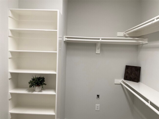 Foto del edificio - 25818 Overlake Dr