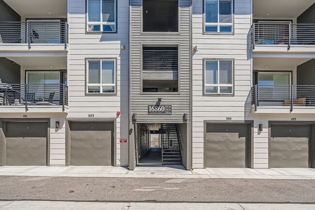 Foto del edificio - 16860 Askins Lp