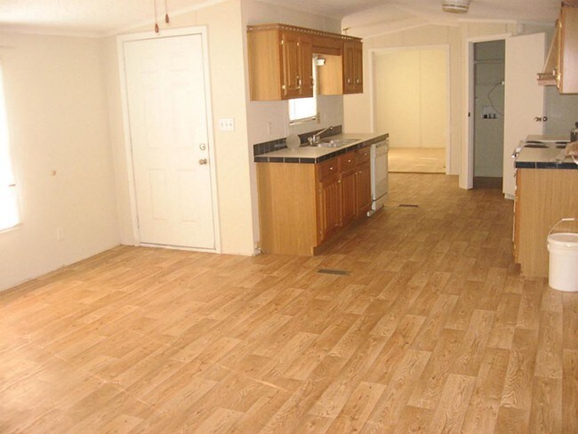 Foto del edificio - 4124 Greenleaf Dr