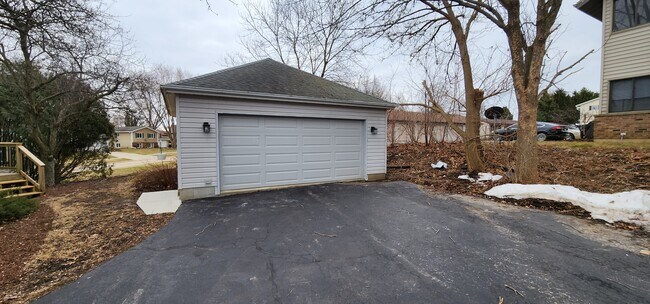 Building Photo - 803-809 Cheshire Ct