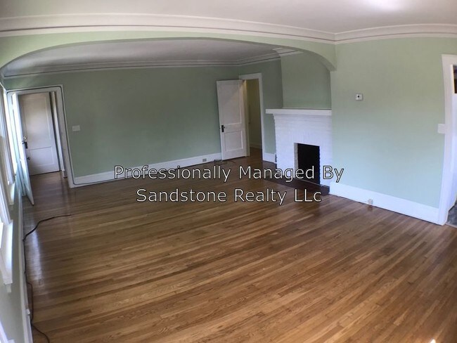 Building Photo - 3 Bedroom Duplex