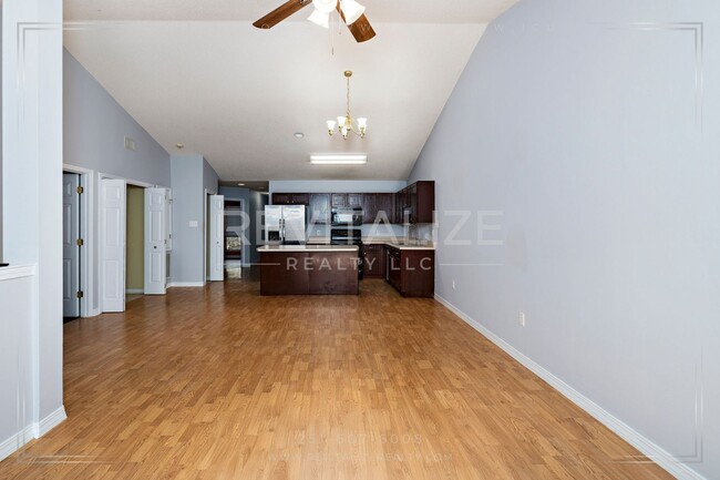 Building Photo - **Application Pending** Beautiful 3 Bed/2 ...