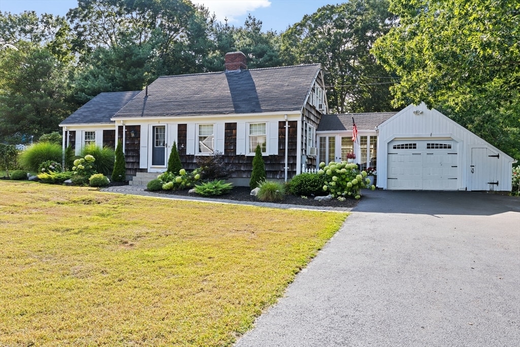 Primary Photo - 4 Country Dr