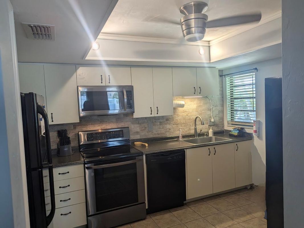 Foto del edificio - 715 SE 47th St