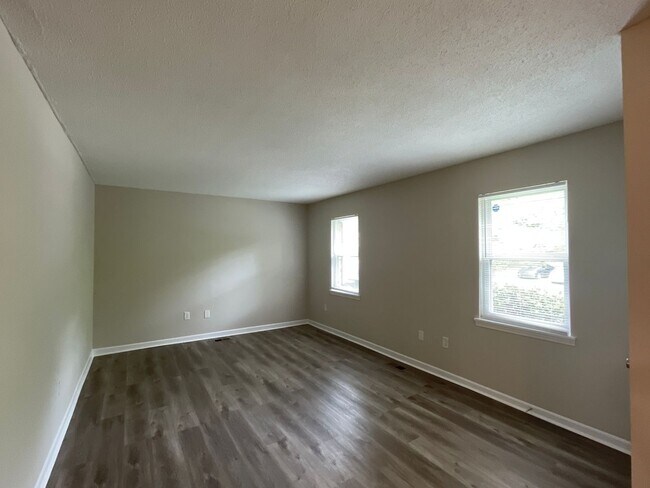 Foto del edificio - Great Duplex Unit Ready for YOU!