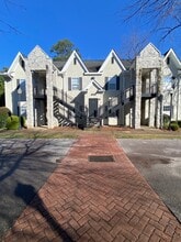 Building Photo - Hillcrest Apartments