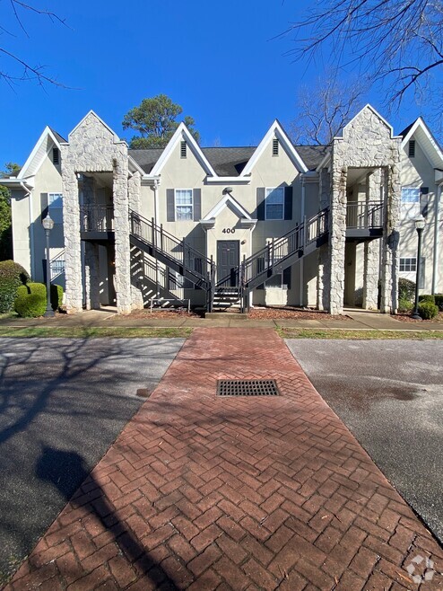 Building Photo - Hillcrest Apartments