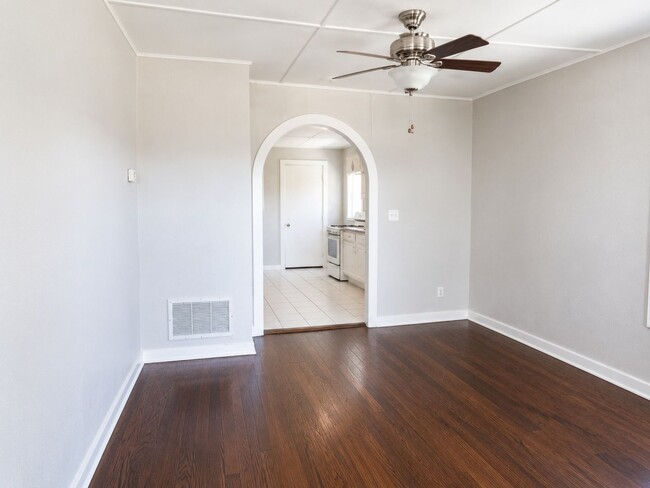 Building Photo - 313 N 47th St