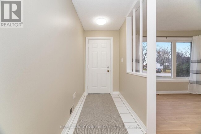 Building Photo - 983 Cleta St