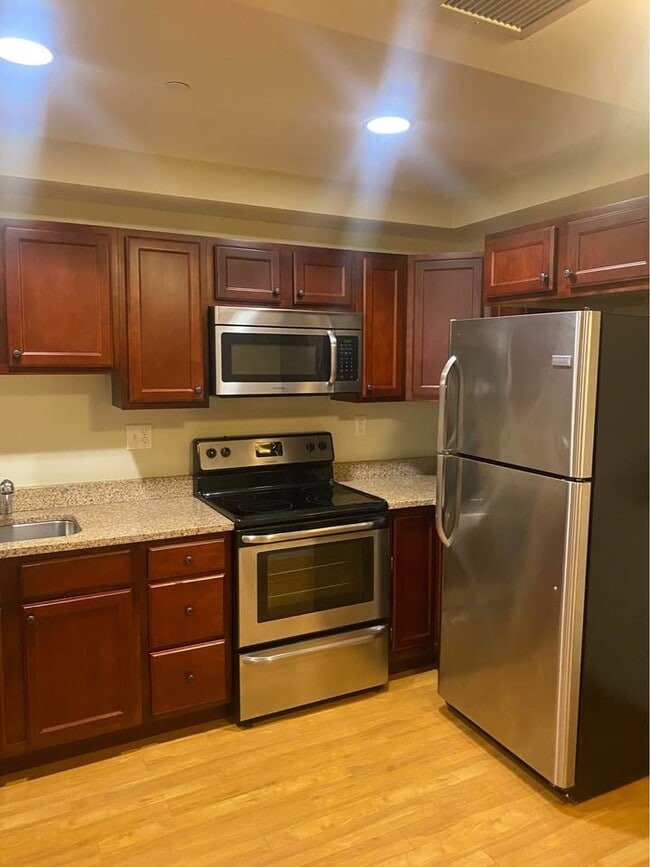 Building Photo - 30 Pond St