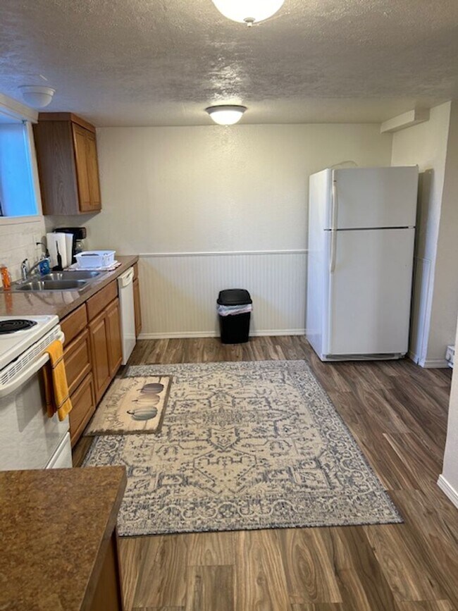 Building Photo - Whitman Duplex