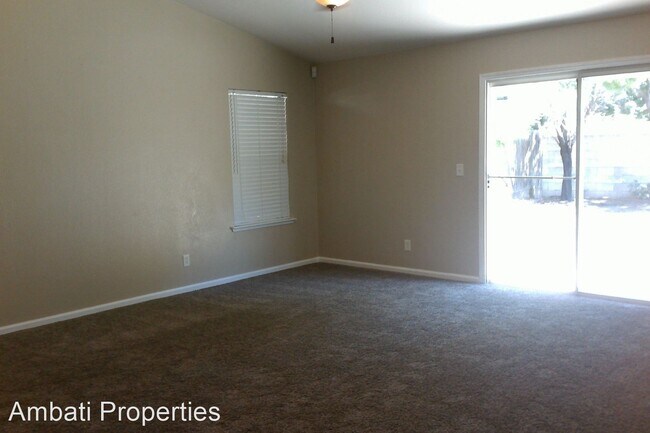 Foto del edificio - 3 br, 2 bath House - 2059  E. Lexington Ave