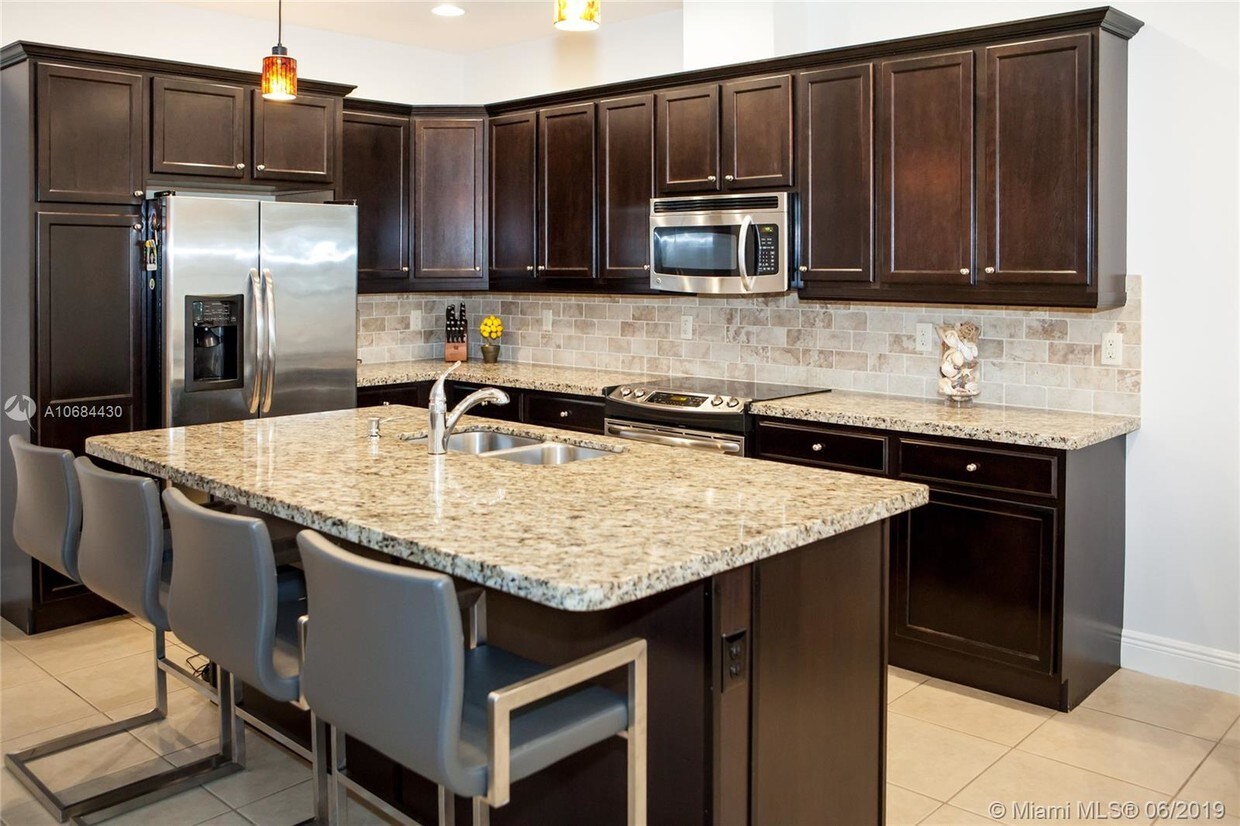 Foto principal - 2921 Cascada Isles Dr