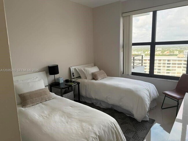 Foto del edificio - 2500 Parkview Dr