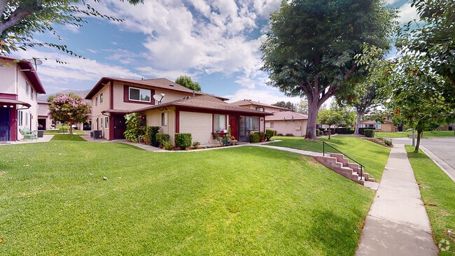 Building Photo - 1125 W Calle del Sol