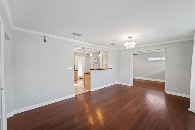 Building Photo - 1205 W Oltorf St