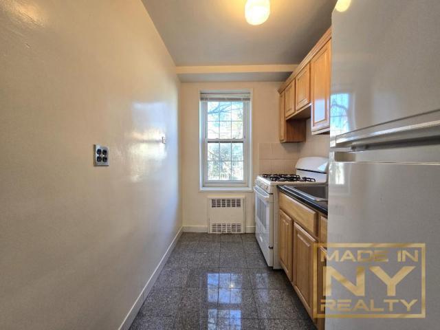 Foto principal - 1 bedroom in Briarwood NY 11435