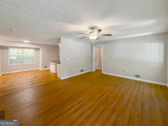 Foto del edificio - 2025 Old Concord Dr SE