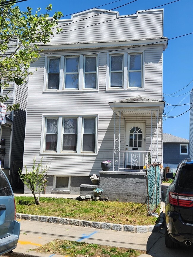 Building Photo - 14 E Bidwell Ave