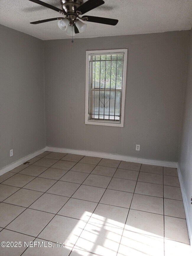 Foto del edificio - 1505 W 27th St