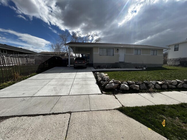 Building Photo - 7429 W Antonio Dr