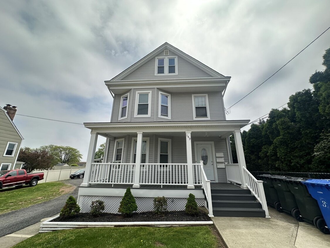 Primary Photo - 149 Grenville St