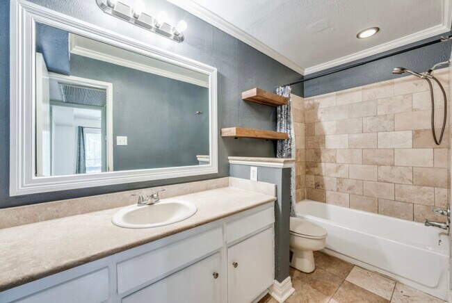 Foto del edificio - 5214 Fleetwood Oaks Ave