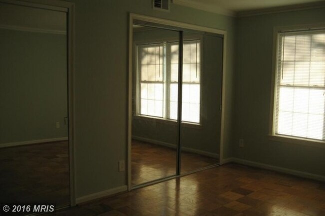 Foto del edificio - 6036 Westchester Park Dr
