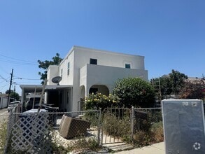 Building Photo - 516 W 109th St