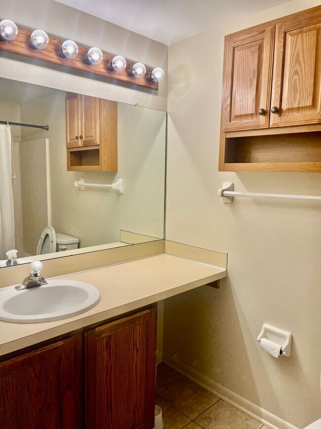 Foto del edificio - 8474 Bubbling Springs Dr